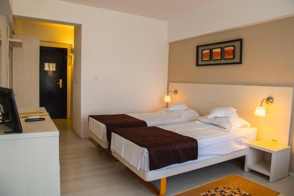 Hotel Ambasador Mamaia Ngoại thất bức ảnh