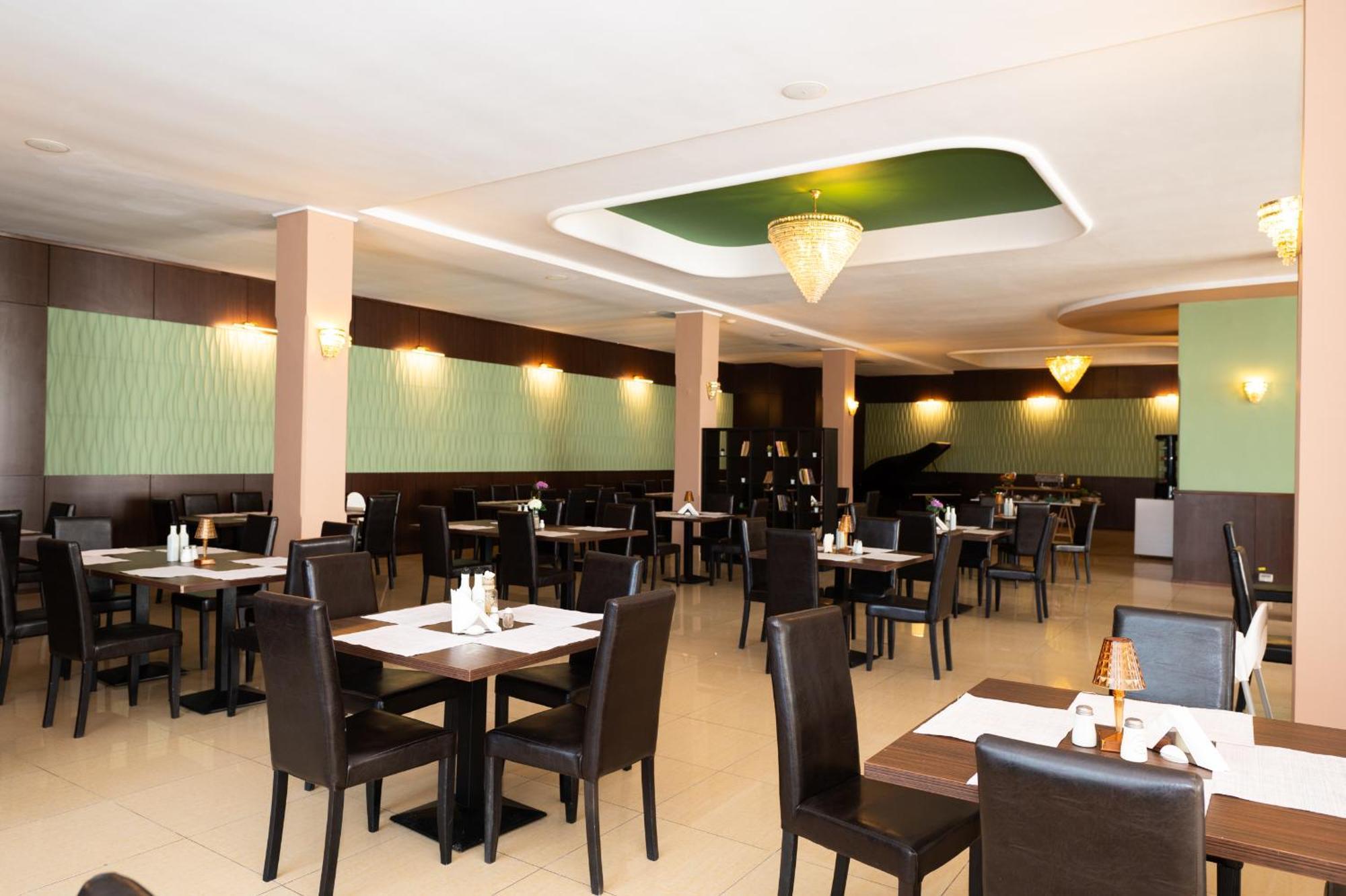 Hotel Ambasador Mamaia Ngoại thất bức ảnh