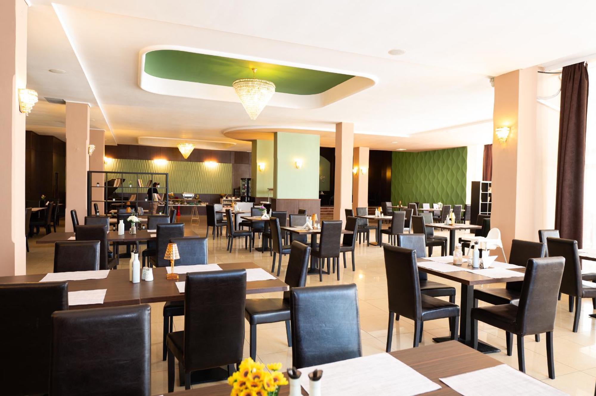 Hotel Ambasador Mamaia Ngoại thất bức ảnh