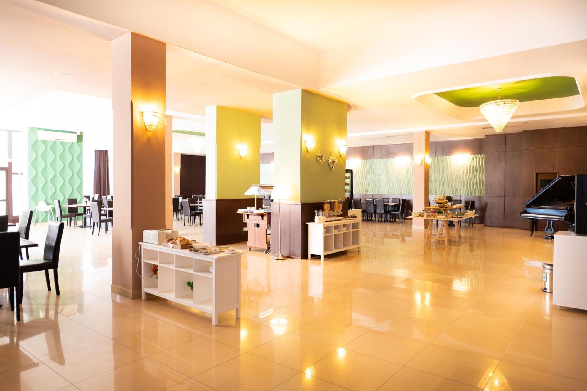Hotel Ambasador Mamaia Ngoại thất bức ảnh