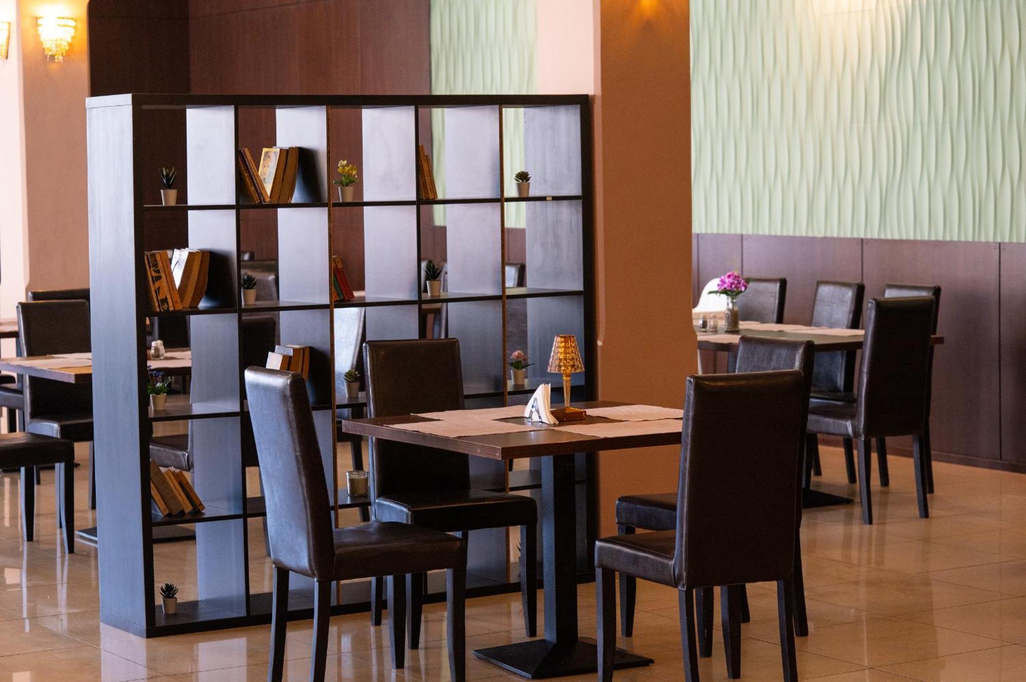 Hotel Ambasador Mamaia Ngoại thất bức ảnh